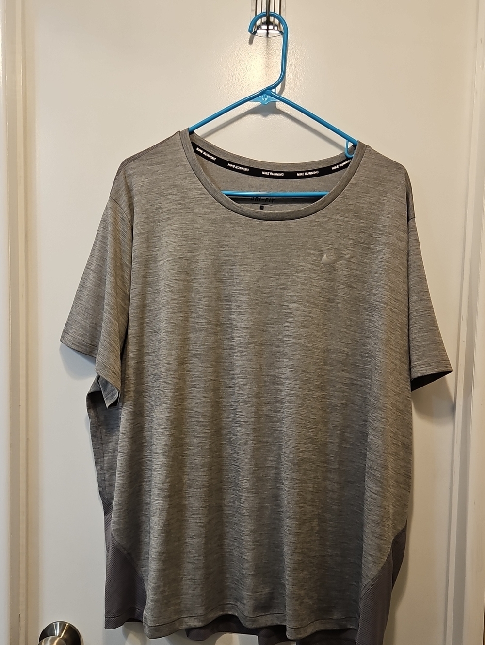 Nike Men's Heather Grey Short-Sleeve Performance Tee